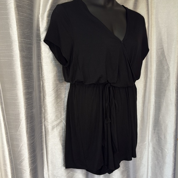 Gap NWT Women’s XL Crossover Wrap Black Jersey Knit Rayon Blend Belted Romper - Picture 3 of 8